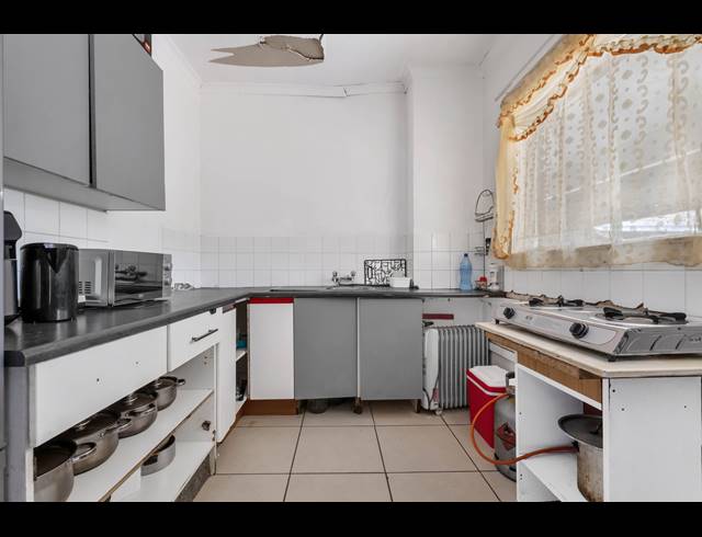 1 BEDROOM APARTMENT FOR SALE IN WINDSOR EAST